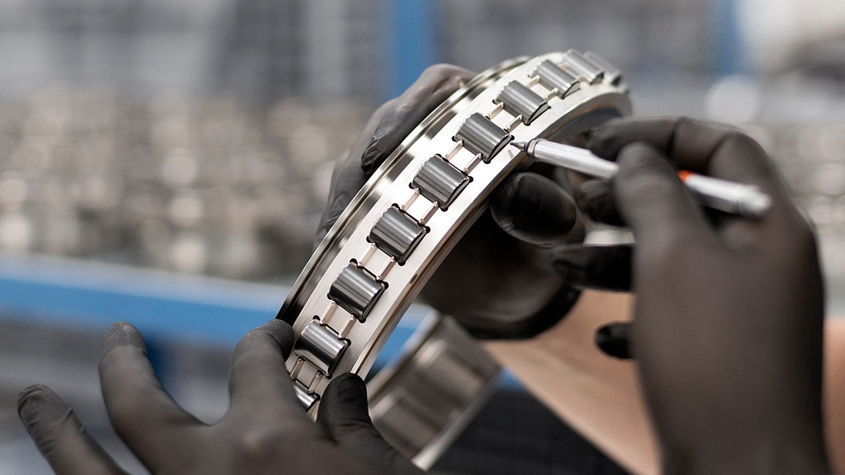 Axial clearance measuring devices
